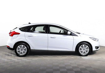 Подержанный автомобиль Ford Focus Hatchback 2018 года (4 фото)