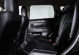 Подержанный автомобиль Mitsubishi Outlander 2014 года (12 фото)