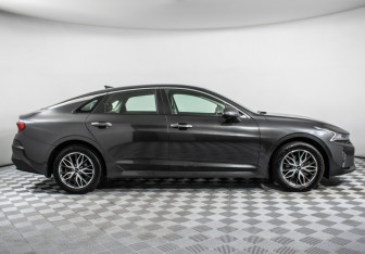 Подержанный автомобиль Kia K5 2022 года (4 фото)