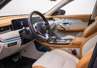 Подержанный автомобиль Jetour X70 2024 года (10 фото)