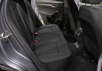 Подержанный автомобиль Skoda Karoq 2020 года (12 фото)