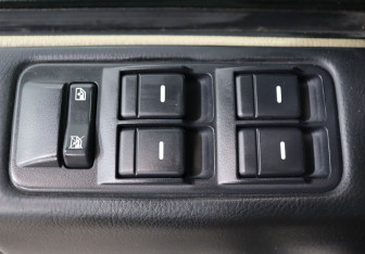 Подержанный автомобиль Land Rover Discovery 2008 года (10 фото)