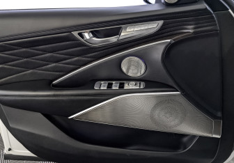 Подержанный автомобиль Kia K900 2019 года (19 фото)
