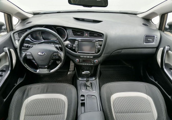 Подержанный автомобиль Kia Ceed Hatchback 2013 года (11 фото)