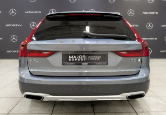 Подержанный автомобиль Volvo V90 Cross Country 2019 года (6 фото)