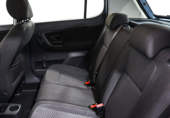 Подержанный автомобиль Skoda Fabia Hatchback 2011 года (10 фото)