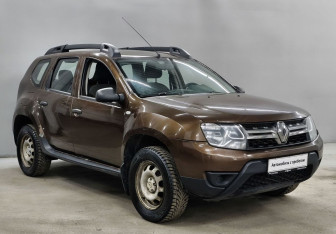 Подержанный автомобиль Renault Duster 2016 года (3 фото)
