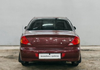 Подержанный автомобиль Kia Spectra Sedan 2007 года (6 фото)