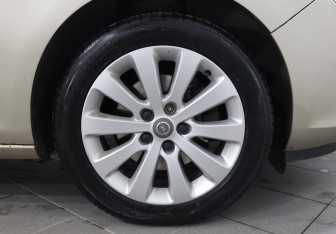 Подержанный автомобиль Opel Astra Hatchback 2011 года (9 фото)