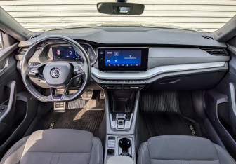 Подержанный автомобиль Skoda Octavia Liftback 2022 года (14 фото)