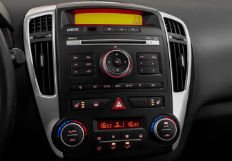 Подержанный автомобиль Kia Ceed Hatchback 2011 года (13 фото)