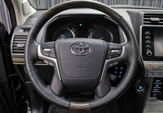Подержанный автомобиль Toyota Land Cruiser Prado 2023 года (15 фото)