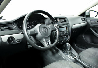 Подержанный автомобиль Volkswagen Jetta Sedan 2012 года (5 фото)