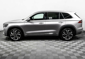 Подержанный автомобиль Geely Monjaro 2024 года (3 фото)