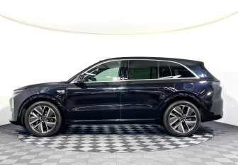 Подержанный автомобиль LiXiang L6 2024 года (8 фото)