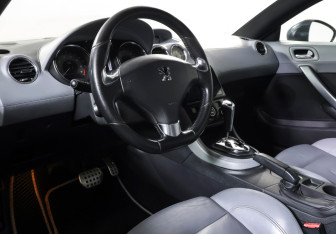 Подержанный автомобиль Peugeot RCZ 2011 года (10 фото)