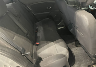 Подержанный автомобиль Renault Fluence 2010 года (11 фото)