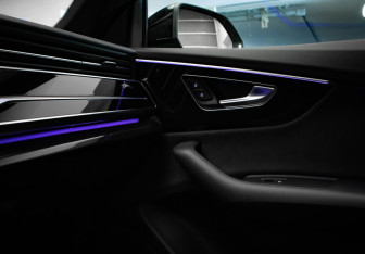 Подержанный автомобиль Audi SQ8 2024 года (19 фото)