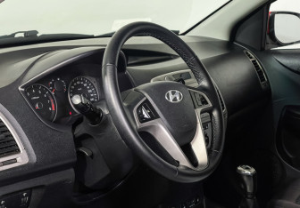 Подержанный автомобиль Hyundai i20 2009 года (13 фото)