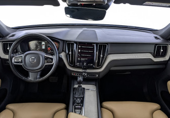 Подержанный автомобиль Volvo XC60 2020 года (14 фото)