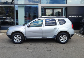 Подержанный автомобиль Renault Duster 2012 года (8 фото)