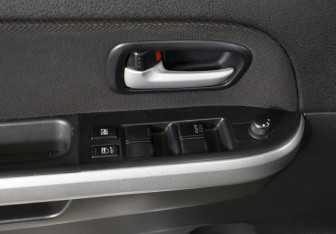 Подержанный автомобиль Suzuki Grand Vitara 2008 года (17 фото)