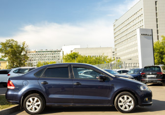 Подержанный автомобиль Volkswagen Polo Sedan 2013 года (3 фото)