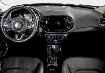 Подержанный автомобиль Jeep Compass 2019 года (11 фото)