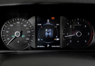 Подержанный автомобиль Land Rover Range Rover Velar 2018 года (12 фото)