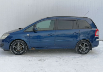Подержанный автомобиль Opel Zafira Compactvan 2008 года (8 фото)
