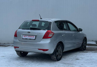 Подержанный автомобиль Kia Ceed Hatchback 2010 года (5 фото)