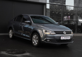 Подержанный автомобиль Volkswagen Jetta Sedan 2012 года (3 фото)