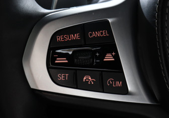 Подержанный автомобиль BMW X5 2021 года (18 фото)