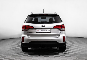 Подержанный автомобиль Kia Sorento 2012 года (6 фото)