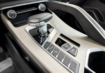 Подержанный автомобиль Geely Coolray 2023 года (24 фото)