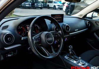 Подержанный автомобиль Audi A3 Sedan 2019 года (19 фото)