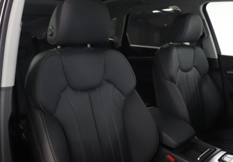 Подержанный автомобиль Audi Q5 2022 года (16 фото)
