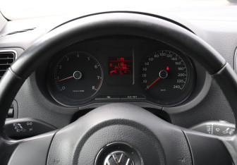 Подержанный автомобиль Volkswagen Polo Sedan 2012 года (11 фото)