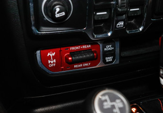 Подержанный автомобиль Jeep Gladiator 2022 года (25 фото)