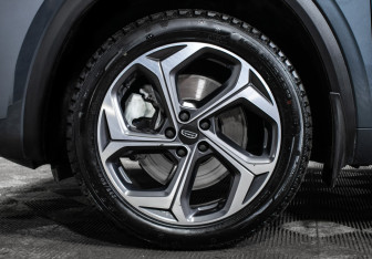 Подержанный автомобиль Geely Monjaro 2021 года (26 фото)