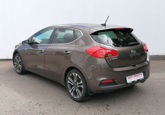 Подержанный автомобиль Kia Ceed Hatchback 2013 года (7 фото)