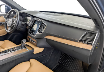 Подержанный автомобиль Volvo XC90 2018 года (11 фото)
