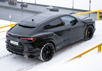 Подержанный автомобиль Lamborghini Urus 2023 года (3 фото)