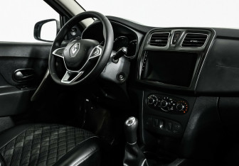 Подержанный автомобиль Renault Logan Sedan 2018 года (5 фото)