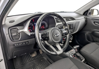 Подержанный автомобиль Kia Rio Hatchback 2021 года (16 фото)