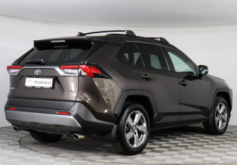 Подержанный автомобиль Toyota RAV4 2019 года (5 фото)