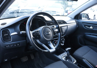 Подержанный автомобиль Kia Rio Sedan 2018 года (13 фото)
