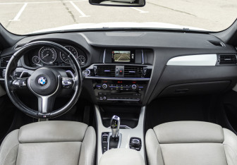 Подержанный автомобиль BMW X3 2016 года (13 фото)