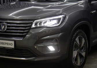 Подержанный автомобиль Changan CS75 2021 года (24 фото)