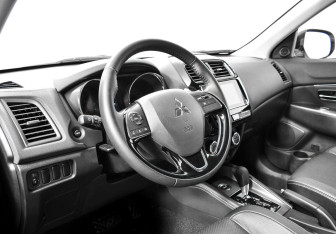 Подержанный автомобиль Mitsubishi ASX 2019 года (9 фото)